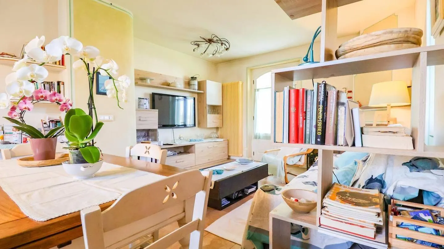 Apartment Forte Dei Marmi House - With Jacuzzi Cinquale Italy